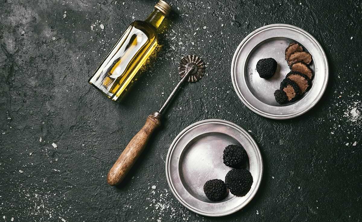 Black Truffle Extra Virgin Olive Oil mood image 1